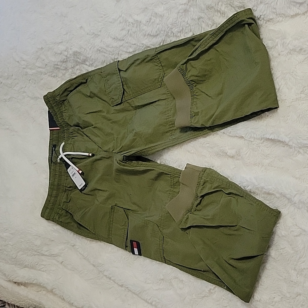 Tommy Hilfiger boys size 14 adjustable waist cargo pants. Army Green. New w/tags